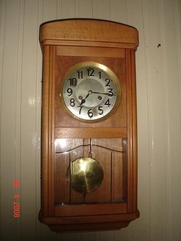 Christian Huygens inventa el reloj de péndulo