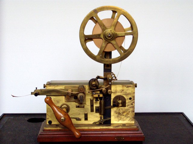 Samuel Finley Breese inventa el Telégrafo Morse