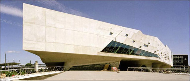 Phaeno Science Center, Zaha Hadid
