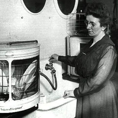First reliable hand powered dishwasher invented
