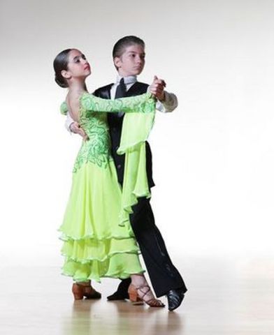 начала заниматься бальными танцами