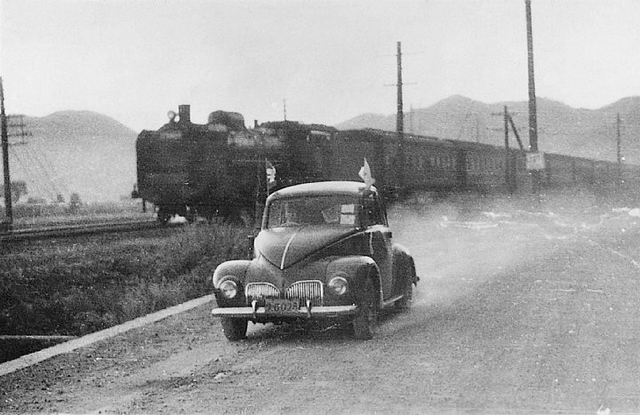 Начало выпуска коммерческих автомобилей