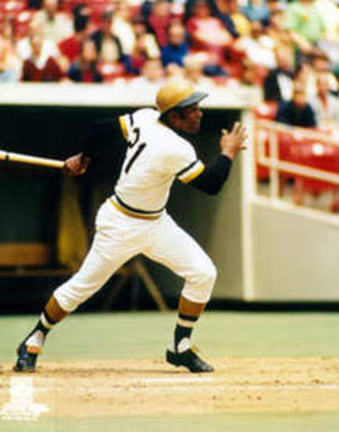 Roberto Clemente gets his 3,000 career hit