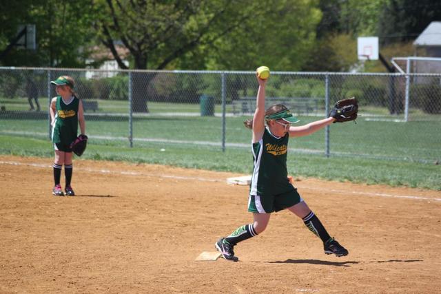 Yo lanzé mi primera sofball partido en abril dieceocho dos mel ocho
