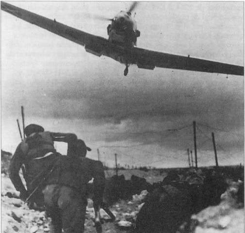 Arriben els primers avions envias per Italia i Alemanya