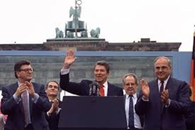 Reagan speech at Branderberg Gate, West Berlin