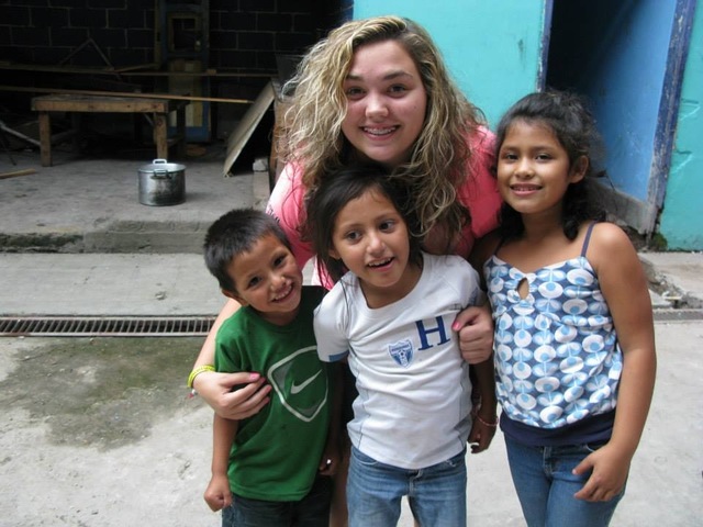 fui a honduras. dieciseis de junio del dos mil trece