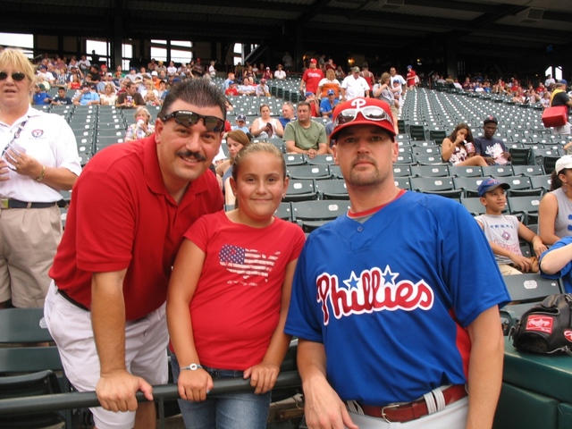 Me reúní un jugador de béisbol profesional el veintiocho de junio, dos mil ocho.
