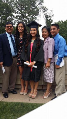 Mi hermana se graduó del colegio