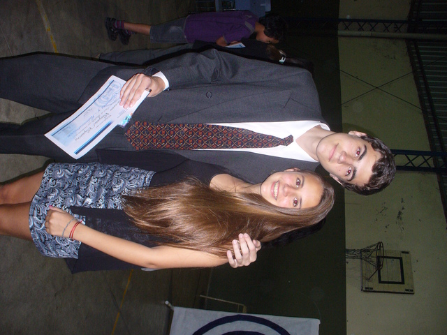 se egresó mi hermano