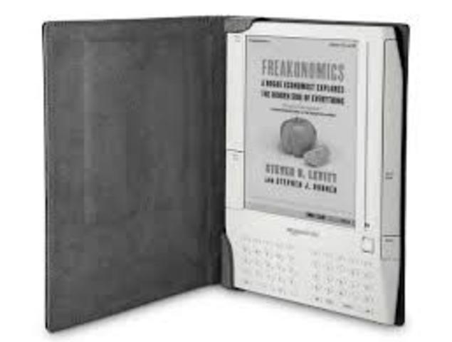 se publica el primer libro electronico