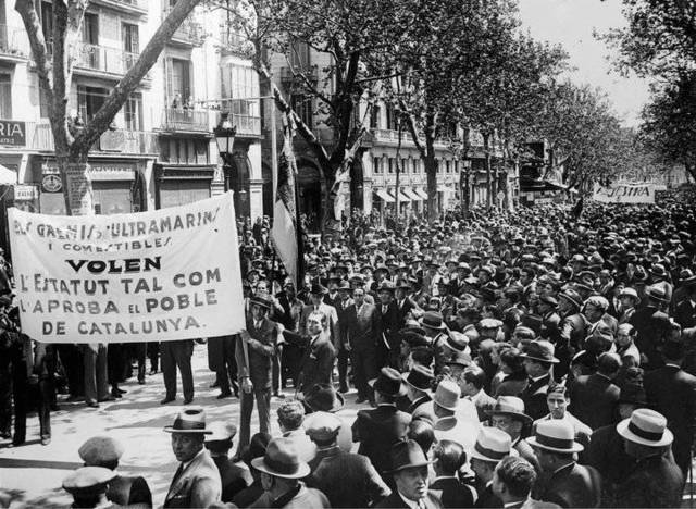 Aprovació de l'Estatut d'Autonomia de Catalunya.