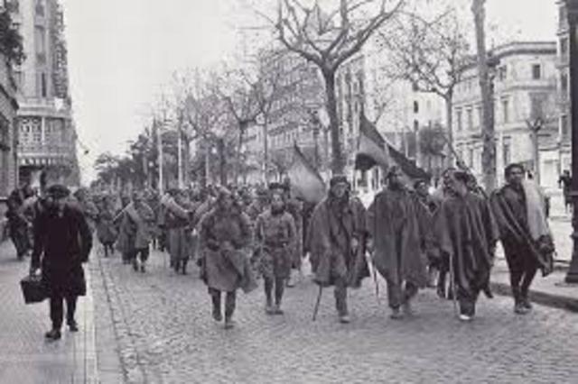 Les tropes nacionals entren a Madrid.