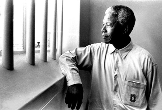 Nelson Mandela va au prison