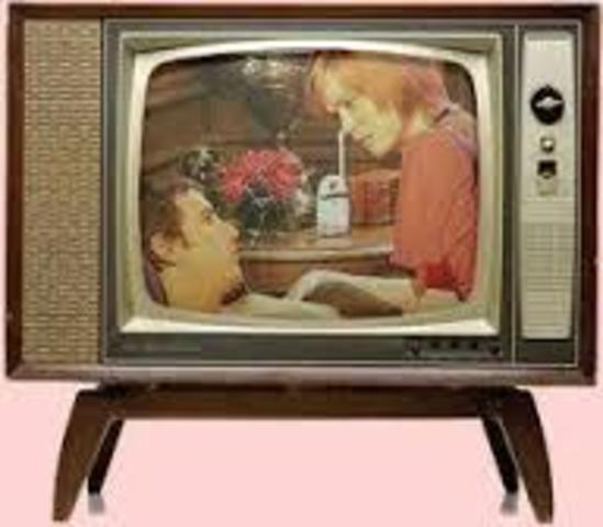 TELEVISION A COLOR
