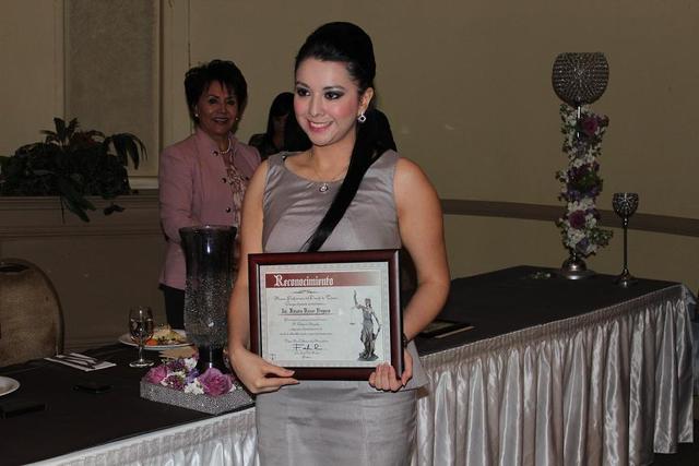 conseguir el titulo de abogada