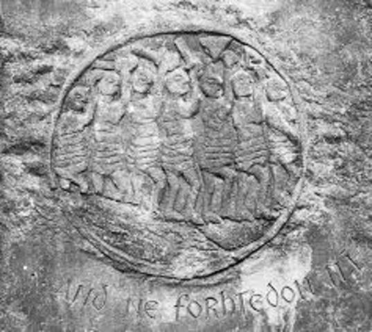 Laura encuentra la placa de Beowulf