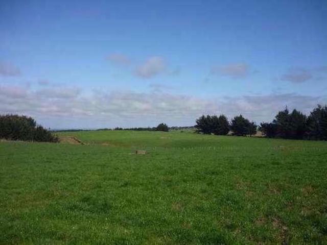 The dedication of the present state capitol in Austin ended seven years of planning and construction. The building was funded with 3,000,000 acres of land in north Texas.