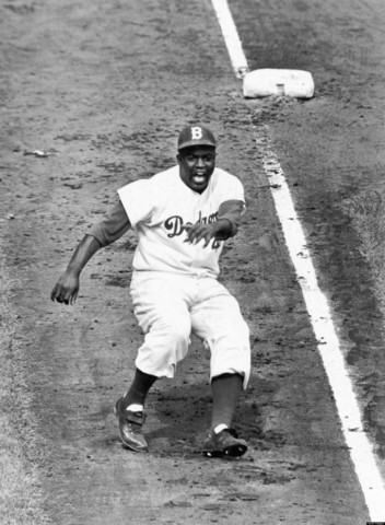 jackie robinson enters the mlb