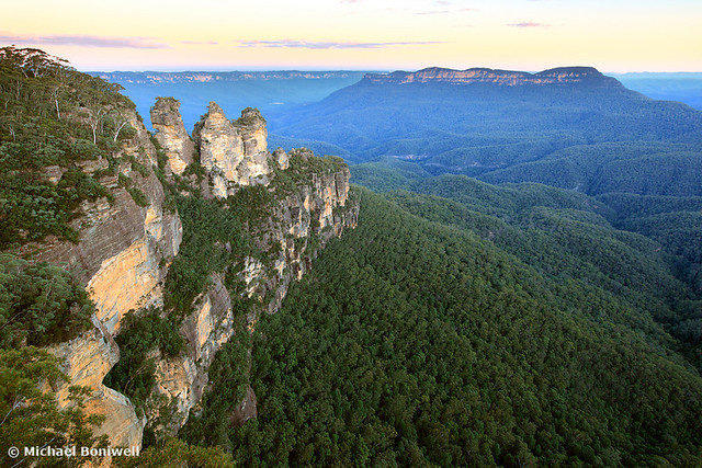 People cross the Blue Mountians