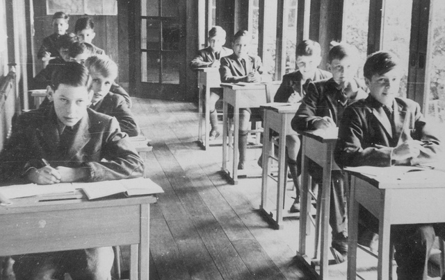 Epoca de la colonia creacion de las primeras salas de educacion