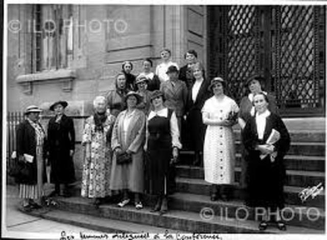 Aprobación del trabajo profesional de la mujer