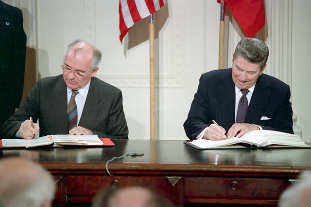 Reagan and Gorbachev sign INF Treaty