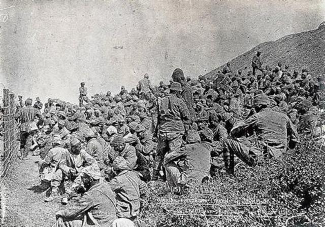 The Anzacs withdraw from anzac cove