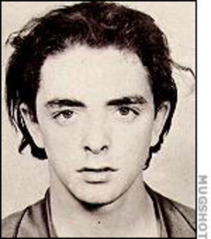 Police raid the FLQ's chenier cell