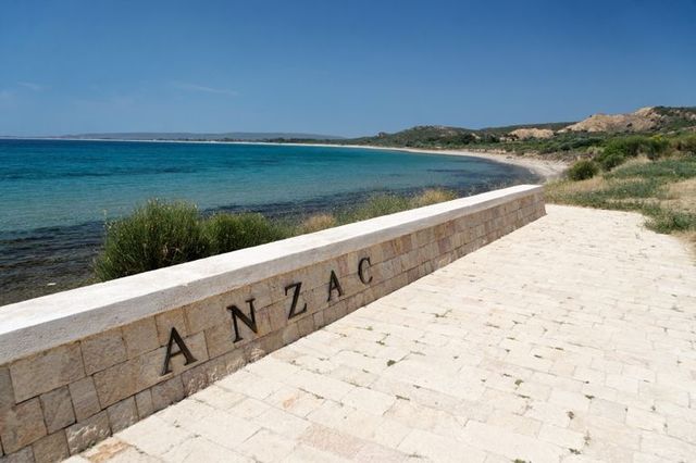 Troops withdraw from Anzac cove