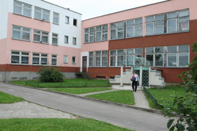 baigiau Panevėžio "Ąžuolo" pagrindinę mokyklą