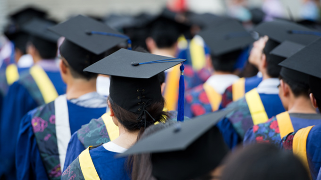 More than 1,100 commuity colleges around the USA