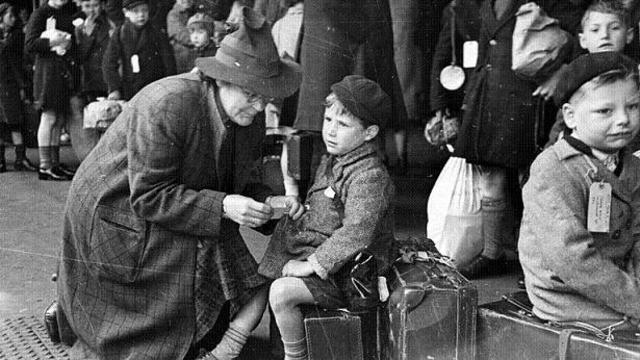 Todos los niños de Londres son evacuados.