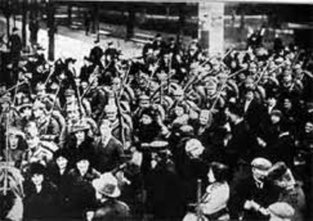 Germany declares war on Russia.