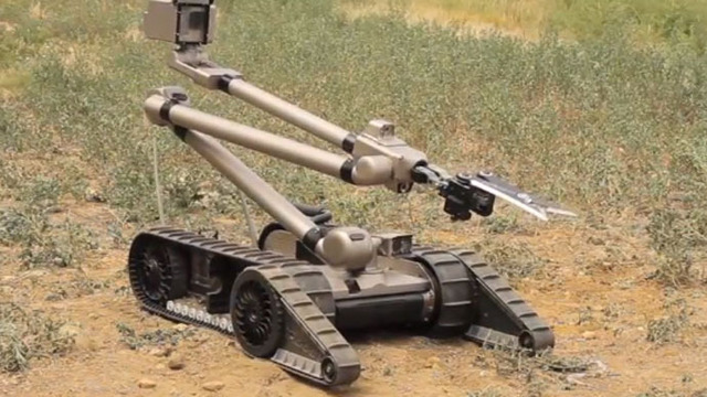 robot busca en escombros