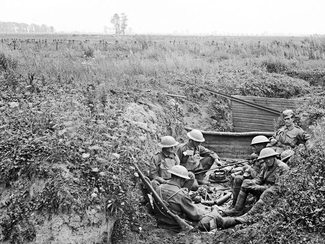 Australian Troops Take back the town of Villers-Bretonneux