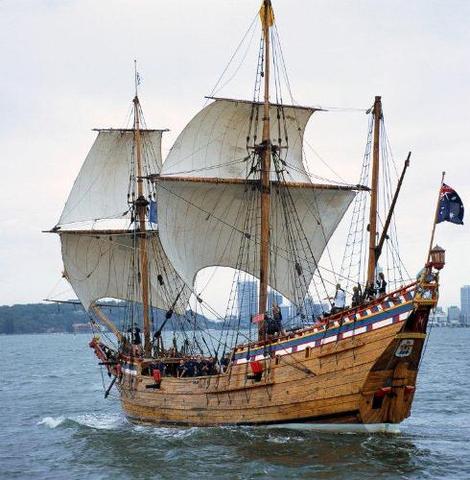 Williem Barendz's crew started to return to Amsterdam from Nova Zembia