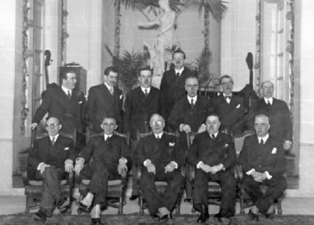 Començament del bienni conservador