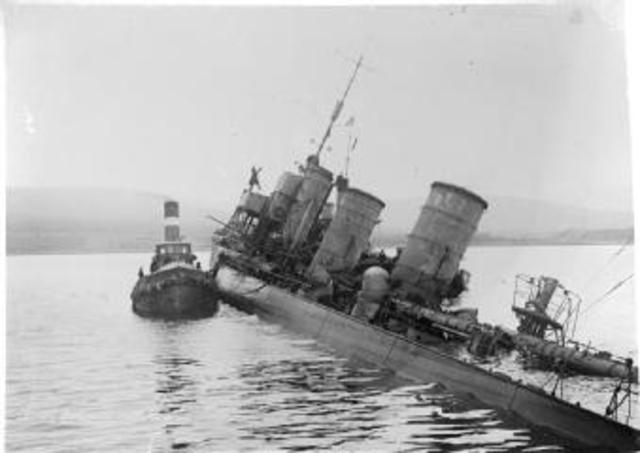 The surrendered German naval fleet at Scapa Flow was scuttled.