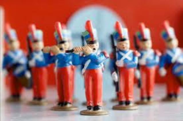 Her Dad brings her toy soldiers