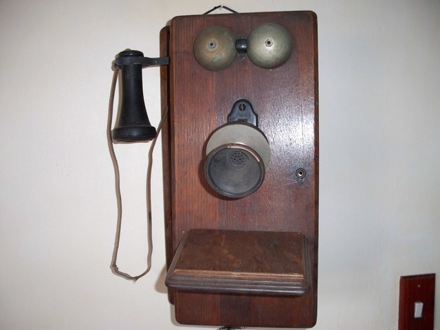 Alexander Graham Bell y Elisha Gray