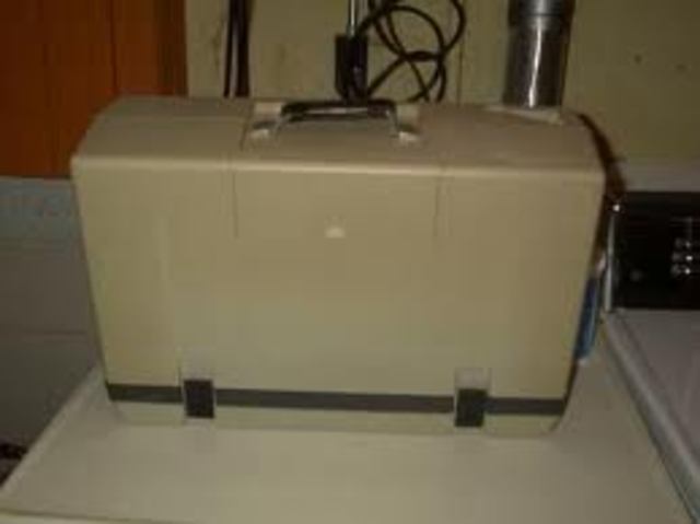 d.C La primera computadora portatil