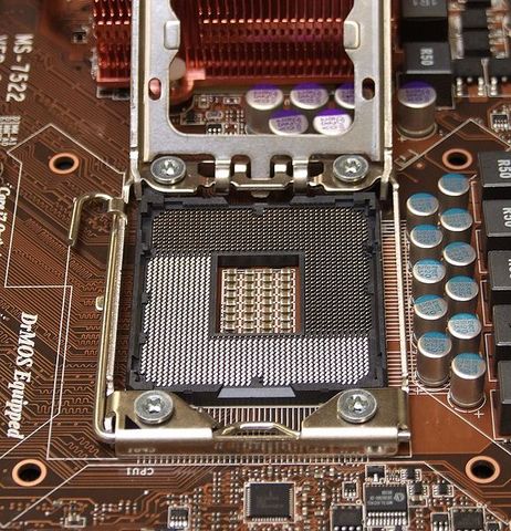 LGA 1366 o Socket B (INTEL)
