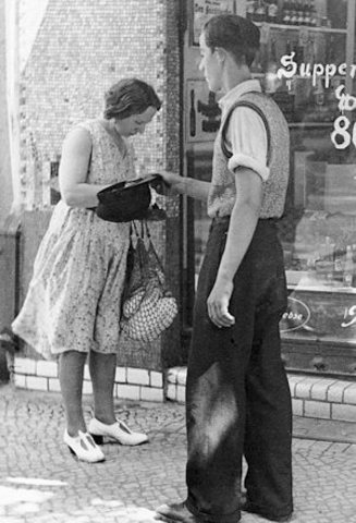 Stock Market collapses and ruins Germany too