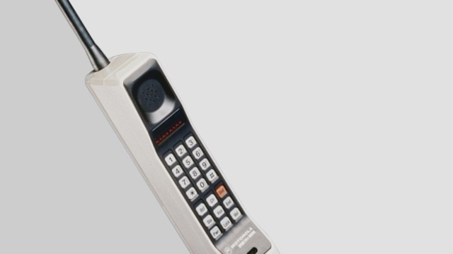 Motorola DynaTAC 8000X is released
