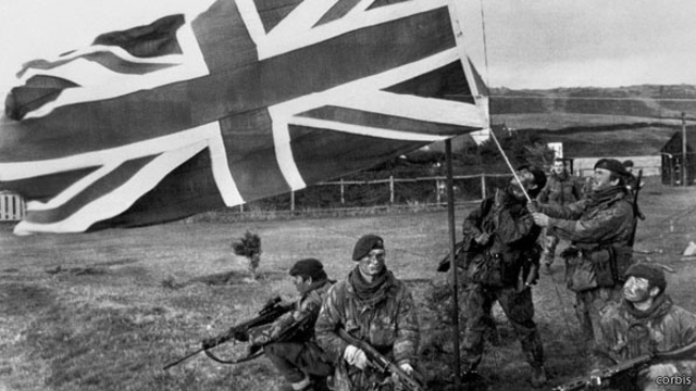 Guerra de las islas Malvinas entre Argentina e Inglaterra.