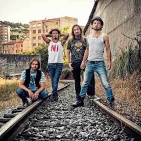 Nuevo vocalista y nuevo bajista