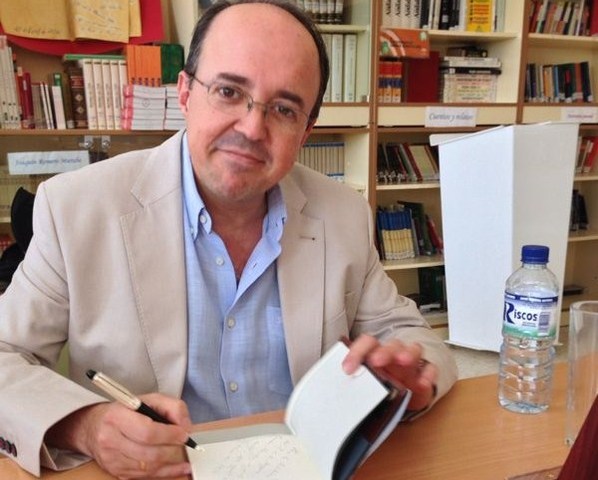 Visita escritor Joaquín Carmona