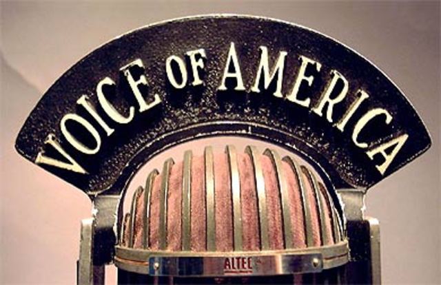 Primera Transmisión de la radio "La Voz de América"