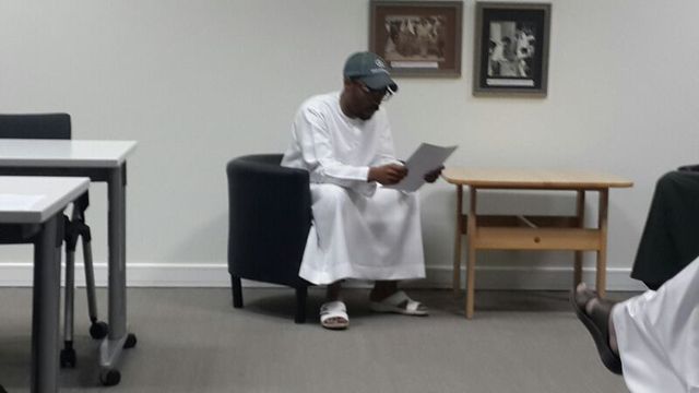 مشاركة زملائي لمعرفة اول مصور فالإمارات